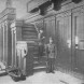 Строительство деревянного мавзолея, 1924 год. Иллюстрация из книги «Архитектура мавзолея Ленина», Н. Н. Стоянов, 1950 год