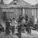 Строительство деревянного мавзолея, 1924 год. Иллюстрация из книги «Архитектура мавзолея Ленина», Н. Н. Стоянов, 1950 год