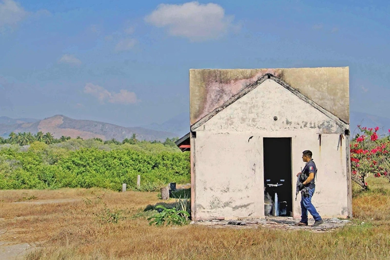 Осада картелем тамплиеров общин коренного народа науа в Мичоакане усилилась после того, как отряды самообороны в Акуиле изгнали преступную организацию из региона, Мексика, 12 февраля 2017 года