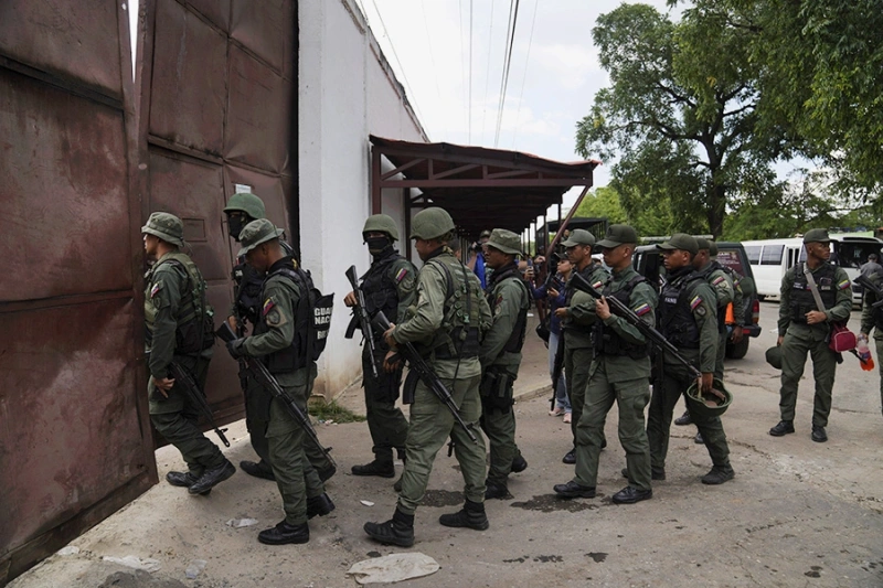 Солдаты совершают налёт на исправительный центр Токороне, Венесуэла, 20 сентября 2023 года