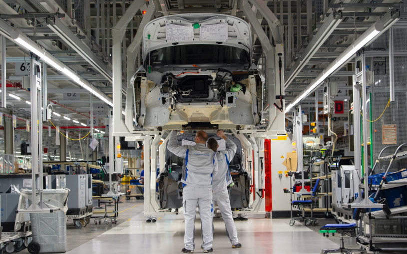В Ford уверены, что роботы при сборке машин не заменят людей