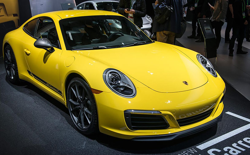 Porsche выпустила облегченную версию купе 911 Carrera