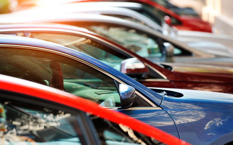 Продажи новых автомобилей в России в феврале рухнули на 62%