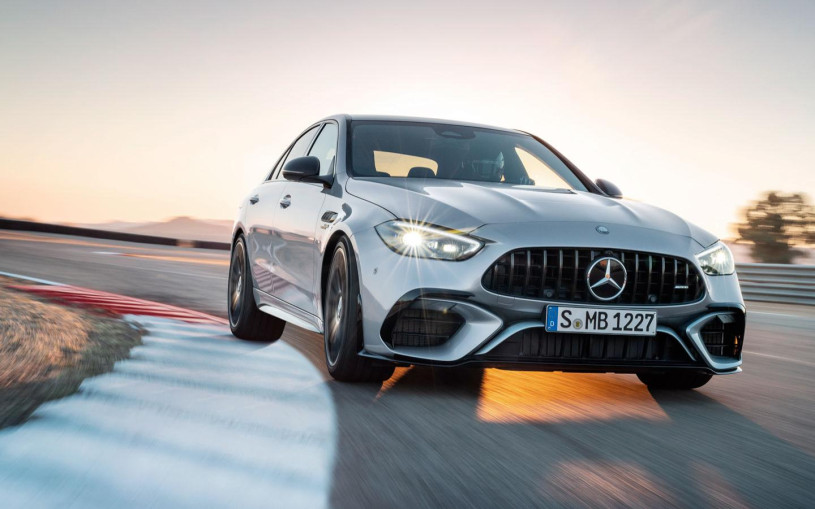 Mercedes-Benz представит модель с самым мощным четырехцилиндровым мотором