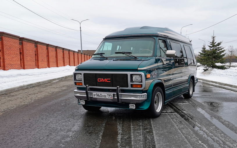 Автобус с сюрпризом. Тест-драйв необычного Chevy Van