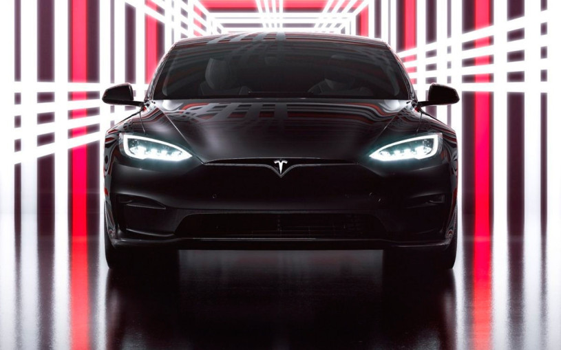 Tesla представила самый быстрый электрокар в мире