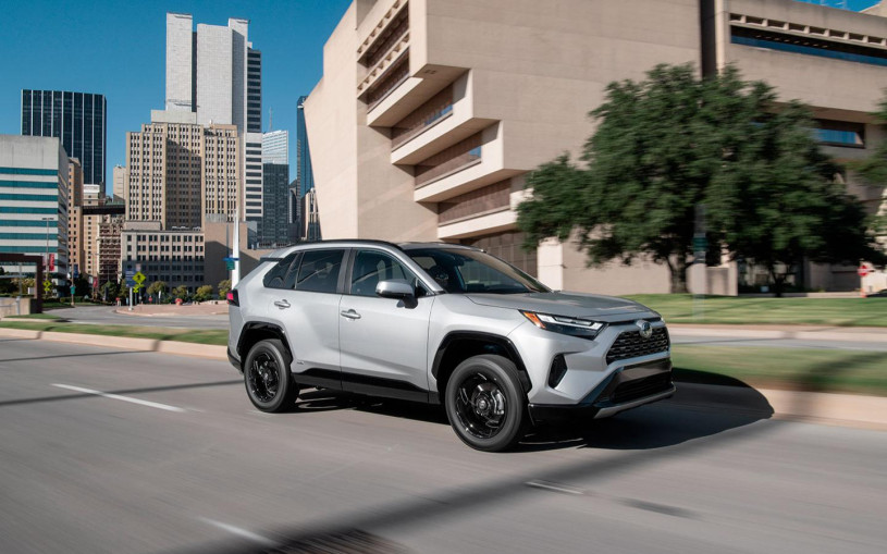 Toyota отзывает кроссоверы RAV4