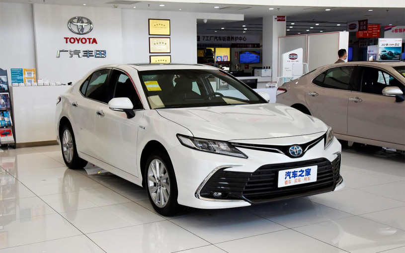 Дилеры Toyota привезли из Китая новую Camry