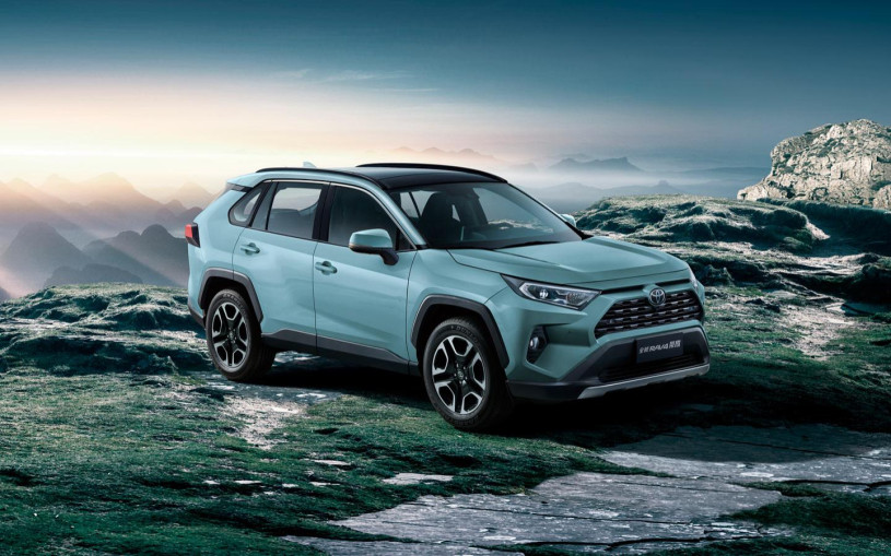 Официальные дилеры Toyota начали продажи RAV4: цены и комплектации