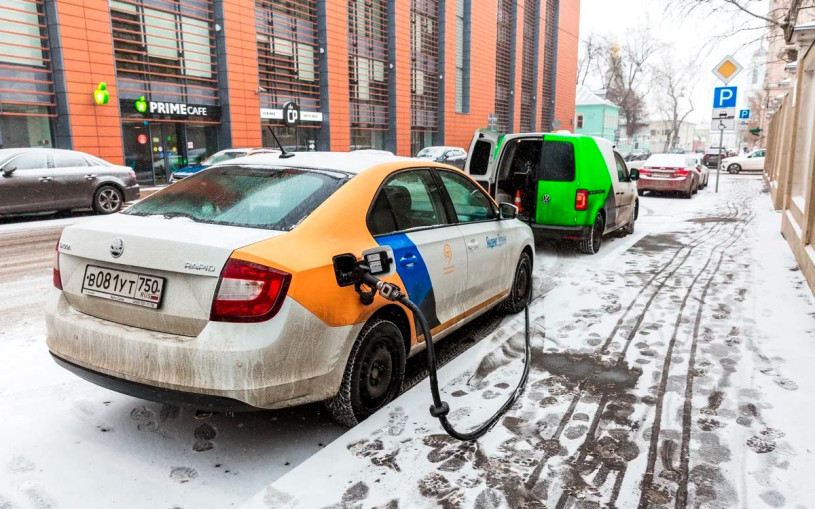 Власти Москвы: «1 автомобиль каршеринга заменяет 6-7 личных машин»