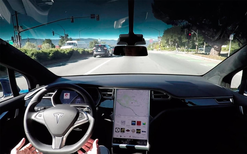 Инженер Tesla признал фейковым ролик компании о работе автопилота