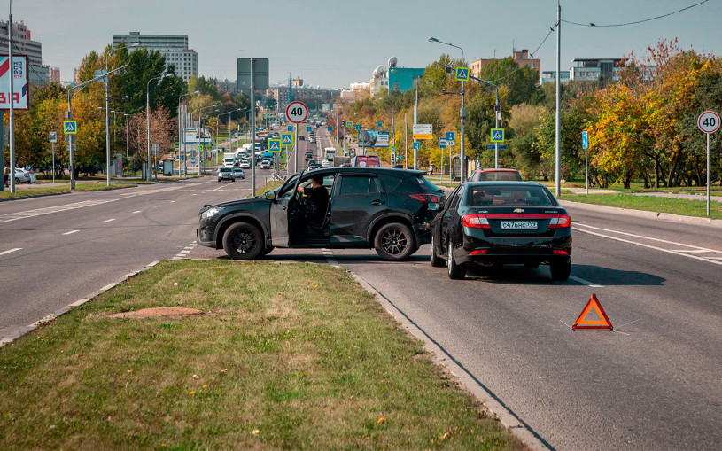 Страховщики раскрыли новую схему автоподстав на дорогах Москвы