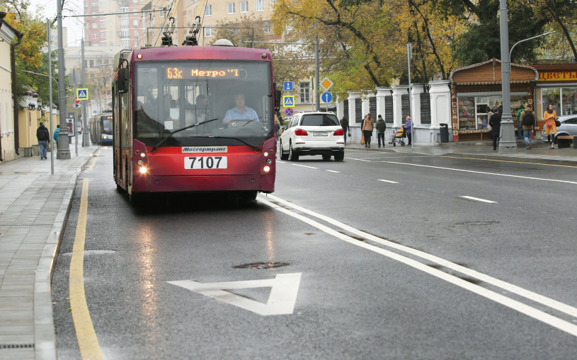 Автомобилистам могут разрешить ездить по выделенным полосам ночью