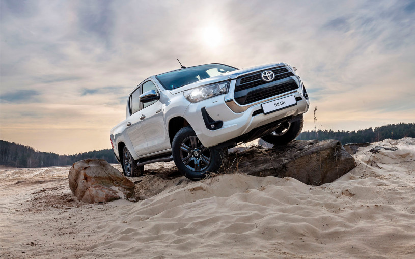 Toyota начала российские продажи обновленных Fortuner и Hilux