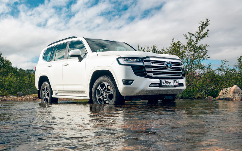 Двуличие Короля. Тест-драйв Toyota Land Cruiser 300