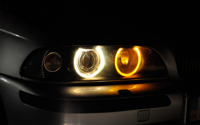 «У них какая-то разнарядка». ГИБДД штрафует за желтый свет фар