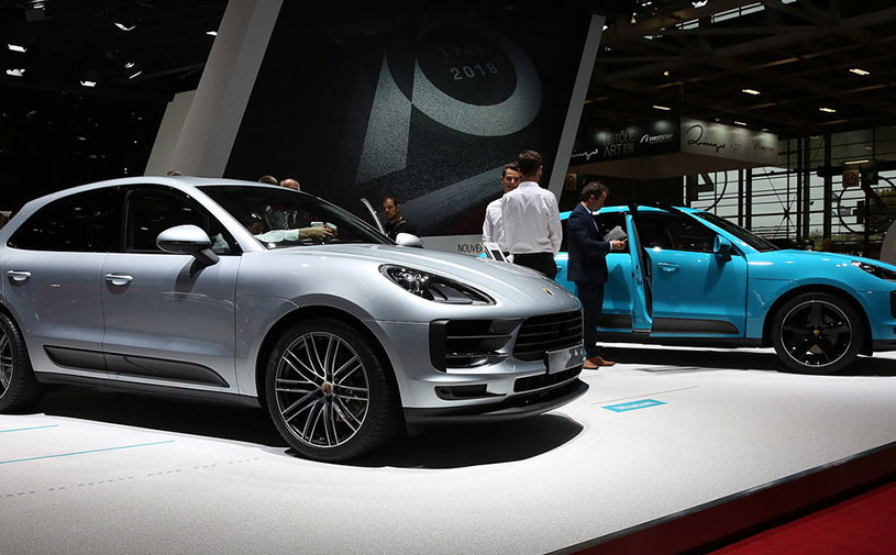 Porsche назвал российские цены на обновленный Macan