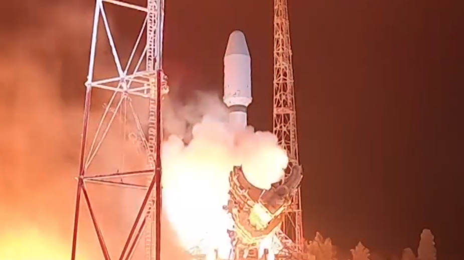 Запуск ракеты «Союз-2.1б» с военными спутниками с Плесецка. Видео