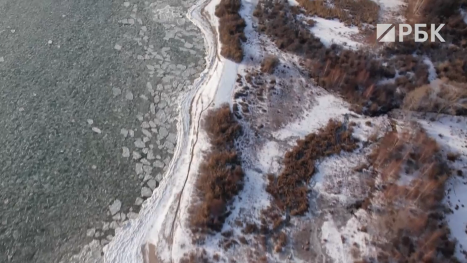 Берег озера Иссык-Куль замерз в Киргизии. Видео