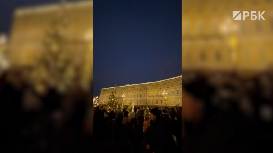 Лошадь врезалась в толпу на Дворцовой площади. Видео