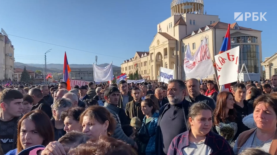 В Степанакерте прошел митинг за независимость Нагорного Карабаха"/>













