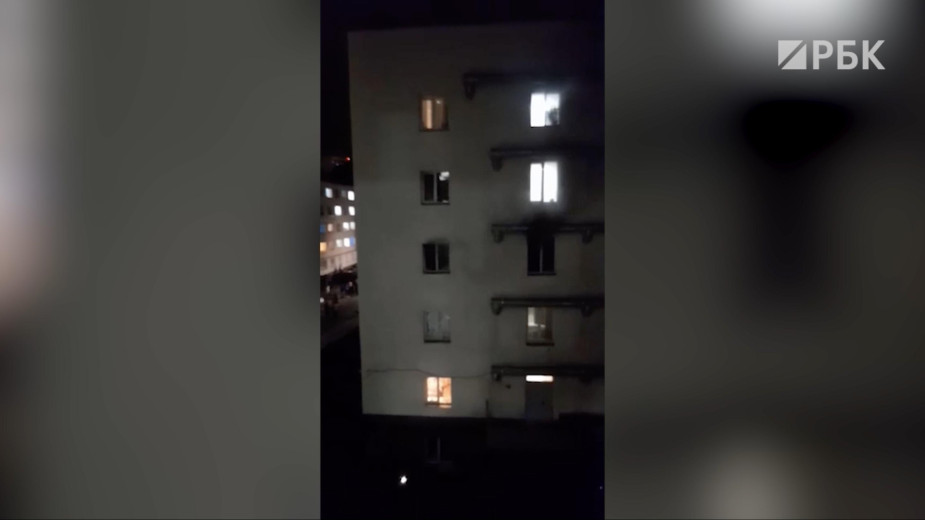 Почти 300 человек эвакуировались из саратовского общежития из-за пожара