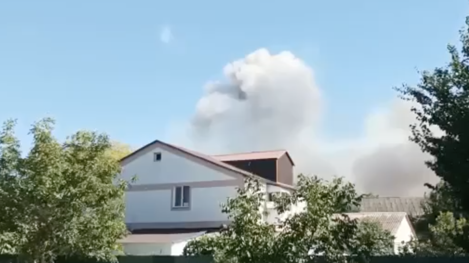 В районе военного аэродрома в Крыму произошло несколько взрывов