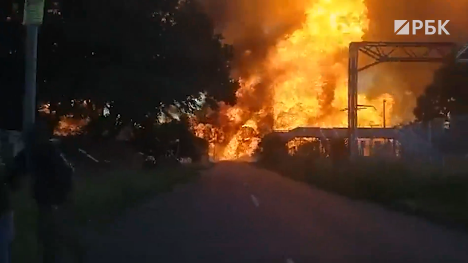 Восемь человек погибли при взрыве бензовоза в ЮАР