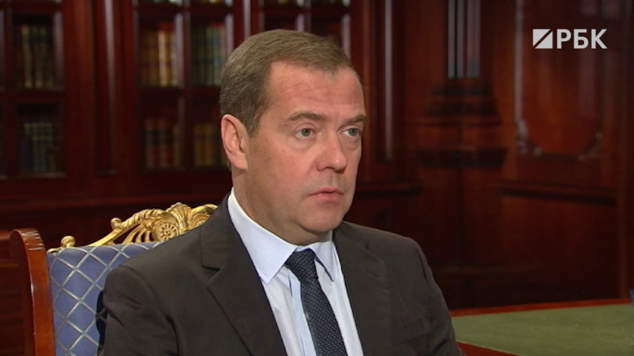 Медведев назвал Грефу открывшиеся из-за снижения инфляции возможности