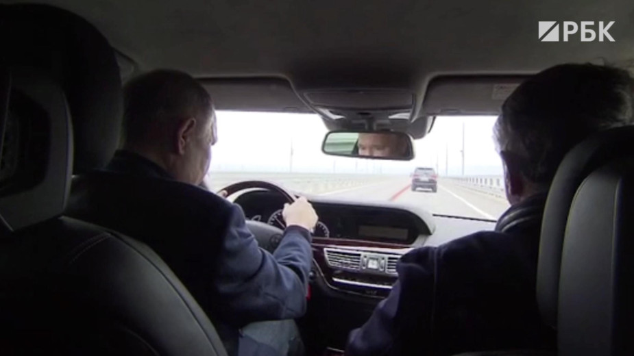 Путин проехал по Крымскому мосту на автомобиле. Видео