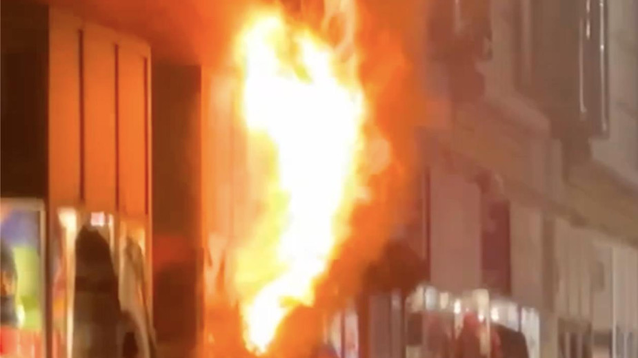 Пожар у торгового центра «Елохоховский пассаж» в Москве. Видео