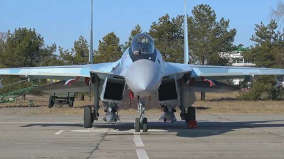 Минобороны впервые показало кадры ночных полетов Су-35 на Украине"/>













