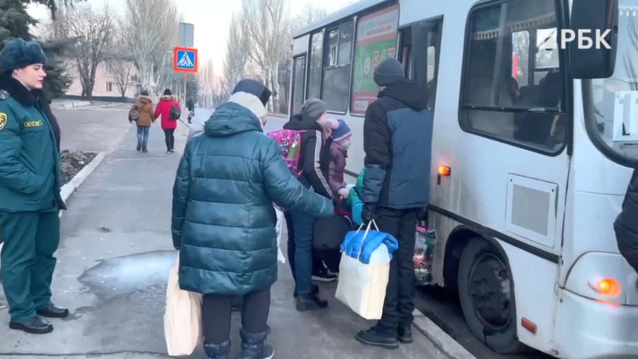 В Россию прибыли более 60 тыс. беженцев из ЛНР и ДНР"/>













