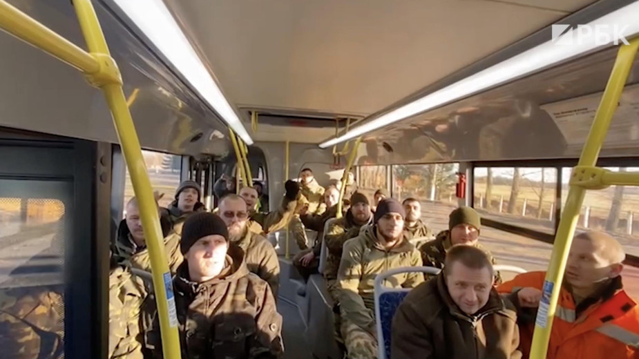 В Россию из украинского плена вернулись 60 военных. Видео
