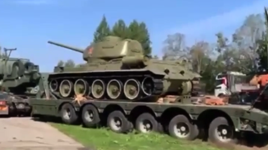 Россия направила Эстонии ноту протеста из-за сноса памятника Т-34 в Нарве"/>













