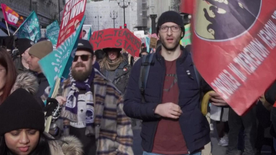 В Лондоне сотни тысяч человек вышли на митинг за повышение зарплат