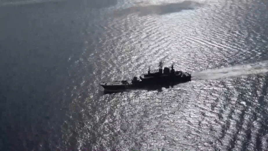 Шесть больших десантных кораблей России отправились в Черное море. Видео"/>














