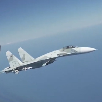 Су-27 во время перехвата американского бомбардировщика В-52Н