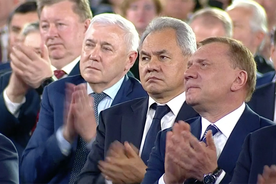 Министр обороны РФ Сергей Шойгу и вице-премьер РФ Юрий Борисов