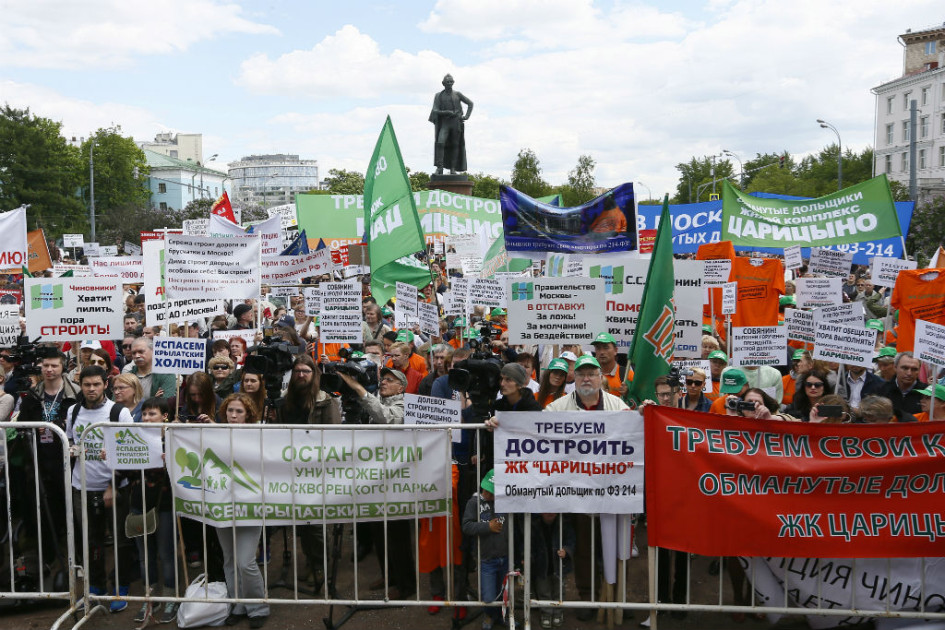 Участники акции «За права москвичей» на Суворовской площади 27 мая