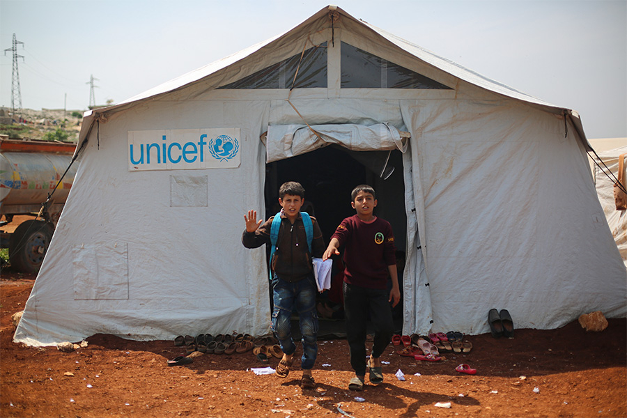 Временная школа в лагере для сирийских беженцев в Идлибе