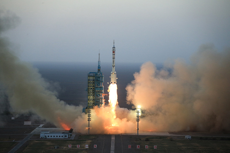 Запуск пилотируемого космического корабля «Шэньчжоу-11»