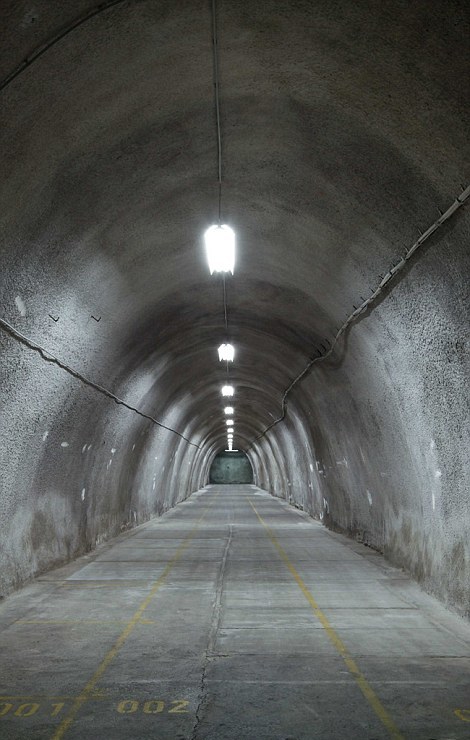 Туннель в бункере