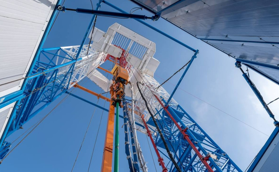 Нефтяная вышка «Роснефти» на Восточно-Мессояхском месторождении