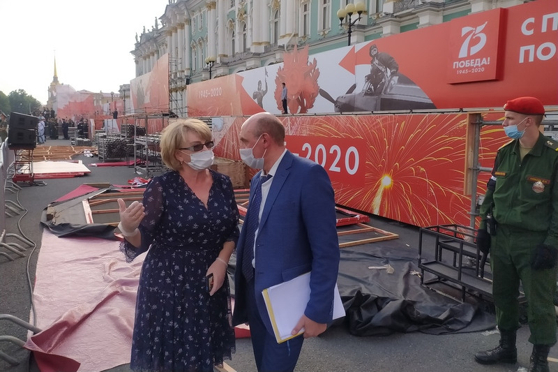 Глава комитета по вопросам законности, правопорядка и безопасности Смольного Ольга Аришина инспектирует подготовку к параду