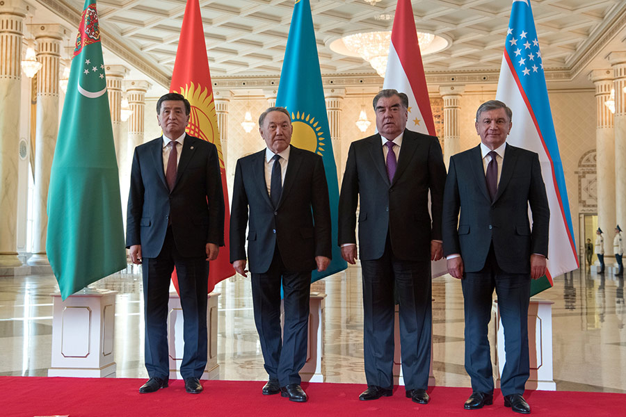 Сооронбай Жээнбеков, Нурсултан Назарбаев, Эмомали Рахмон и Шавкат Мирзиёев (слева направо)
