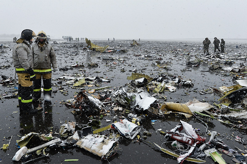 На месте крушения пассажирского самолета Boeing-737-800
