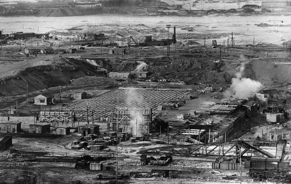 Строительство Челябинского металлургического завода. 1942 год