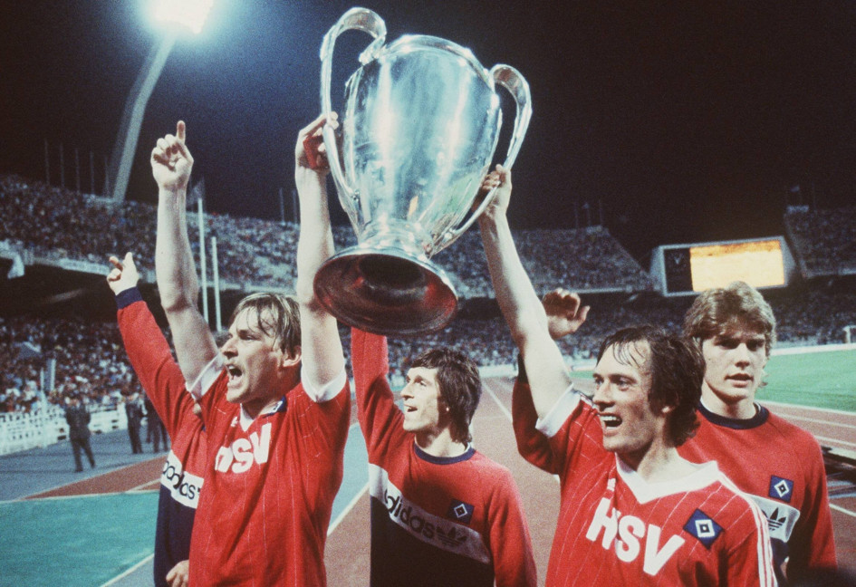 Футболисты «Гамбурга» с Кубком европейских чемпионов-1982/83