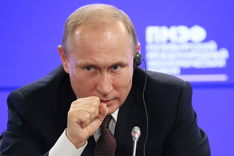 Президент России Владимир Путин на XX Петербургском международном экономическом форуме в Санкт-Петербурге